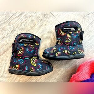 Bogs Winter boots + 2 hats